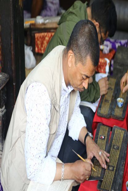 सुनको अक्षरमा 'प्रज्ञा पारमिता' (तस्बिरसहित)